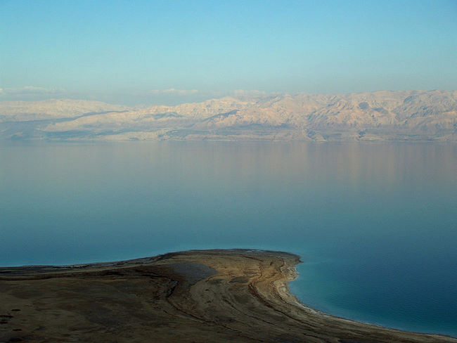 Panorama sur la Mer Morte depuis le désert de Judée