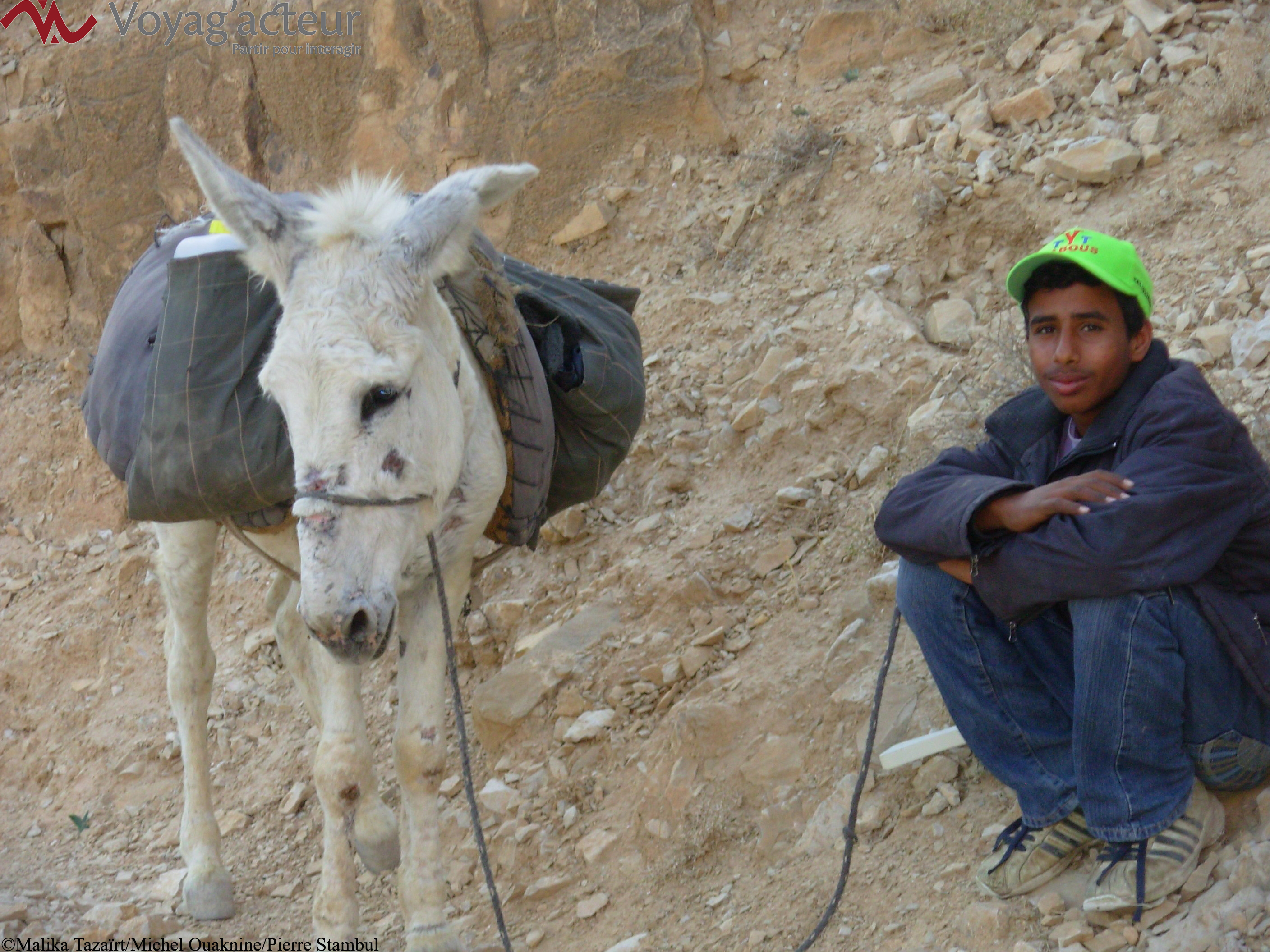 Un jeune bédouin et son âne dans le Wadi Qelt